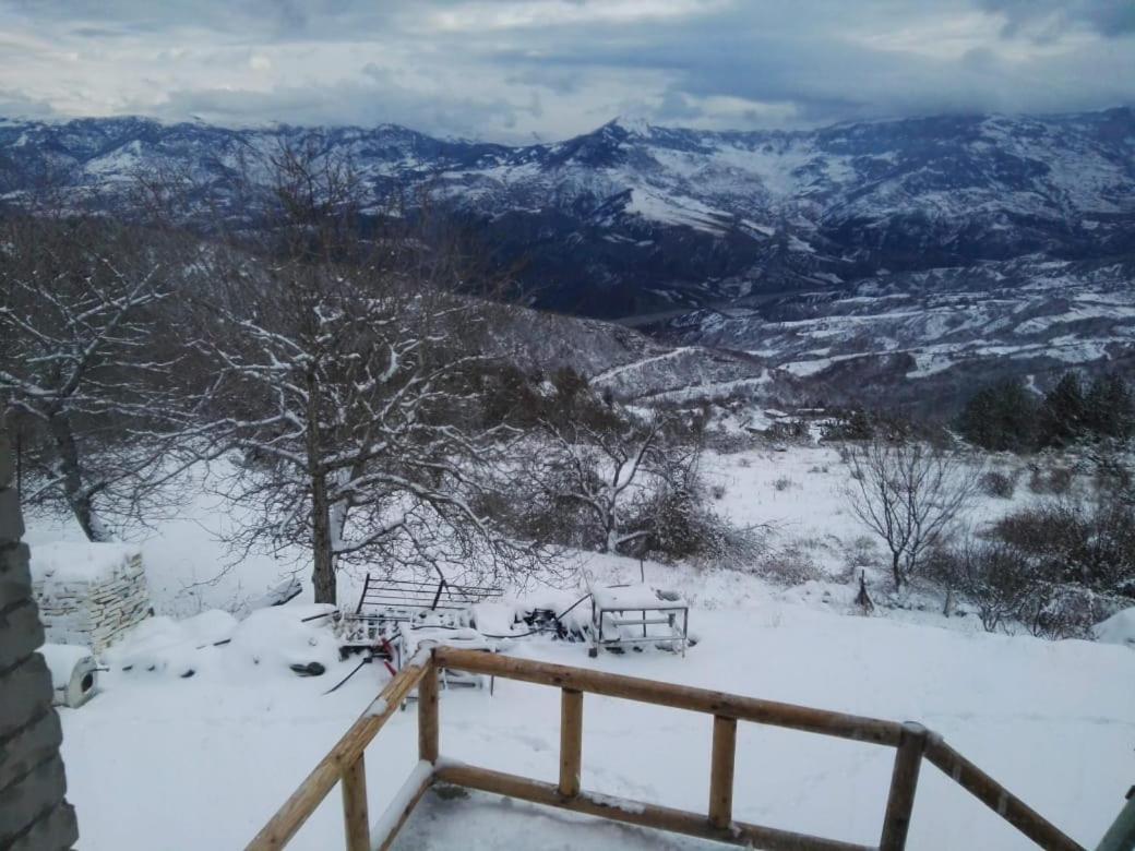 Bujtina E Tomorrit Ξενοδοχείο Ujanik Εξωτερικό φωτογραφία